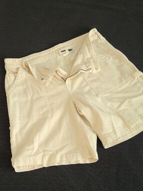 American Eagle Outfitters Women's Cargo Shorts in Cream